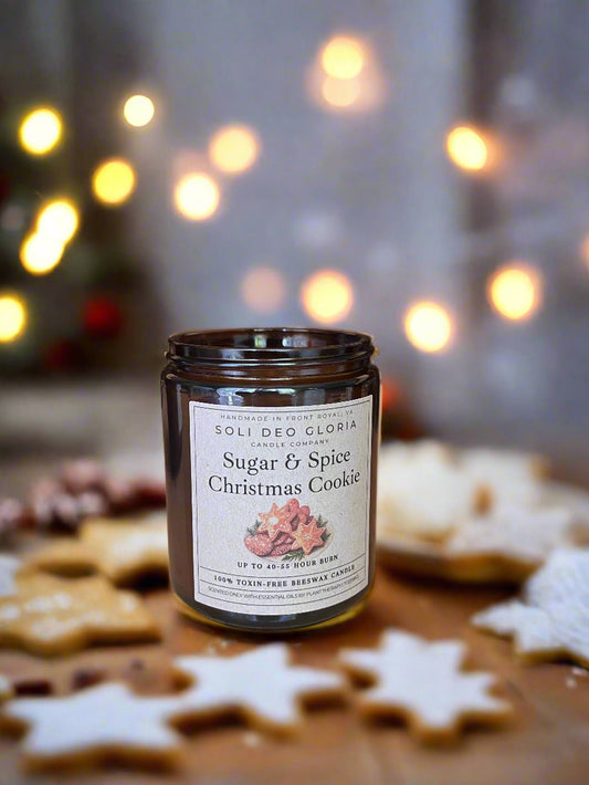 Candle jar labeled 'Sugar & Spice Christmas Cookie' with festive background